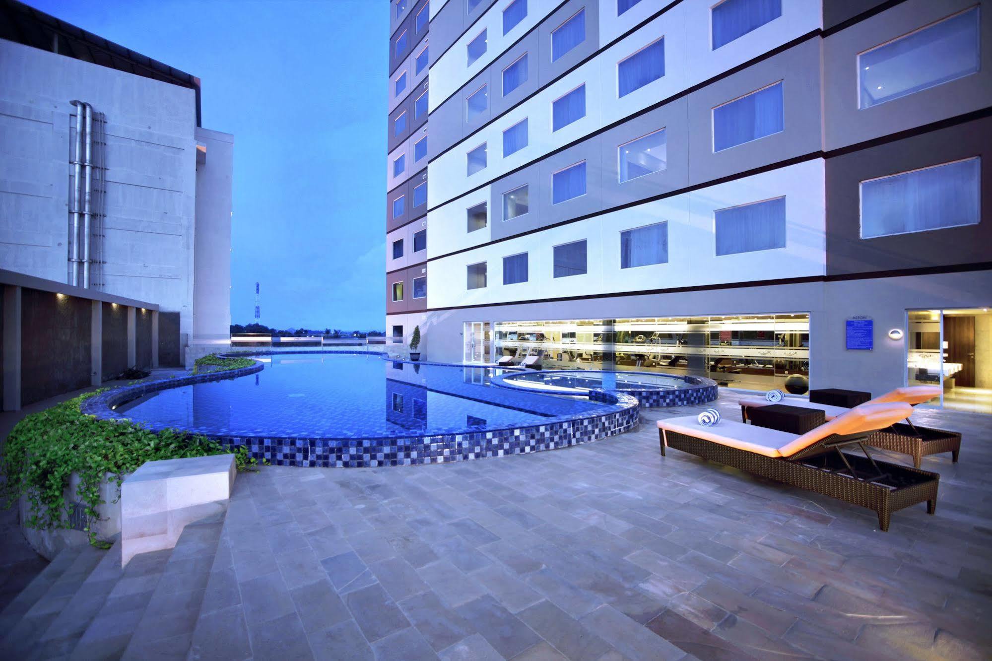 Aston Kupang Hotel & Convention Center Exterior foto